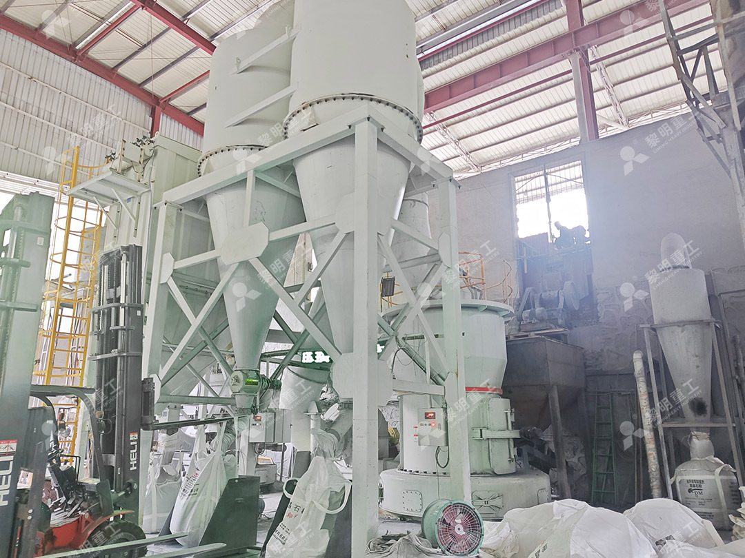 黎明重工4r3015雷蒙磨主机外观